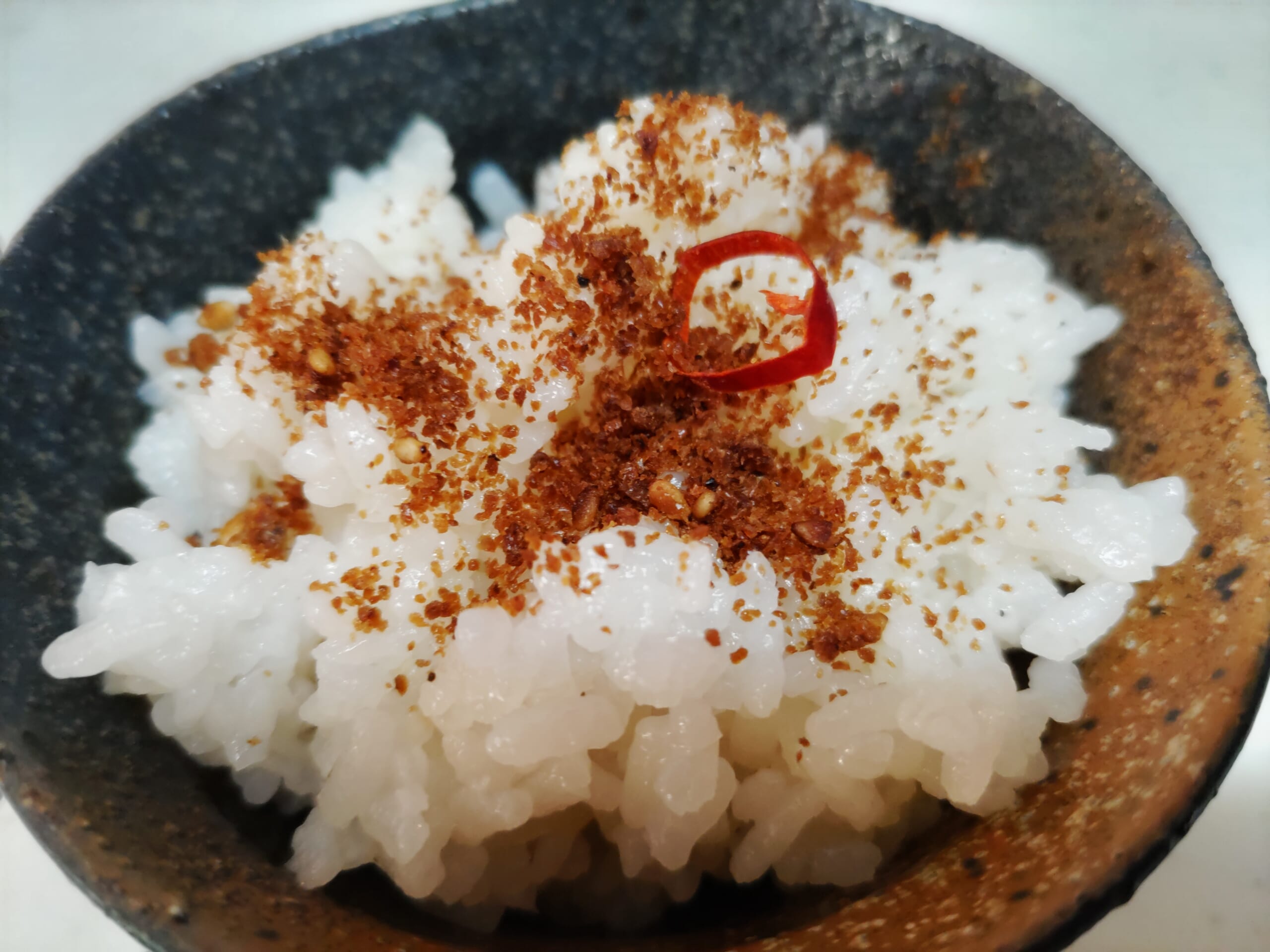 ご飯にぬかふりかけをかけた画像